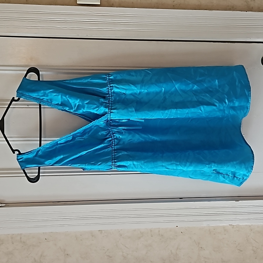 Gilligan and O'Malley Blue Silky Nightgown Large